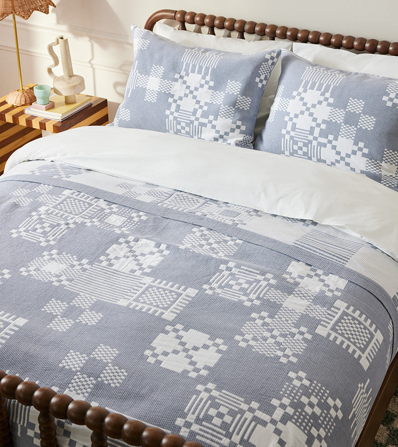 Top Brooklinen Lightweight Quilt