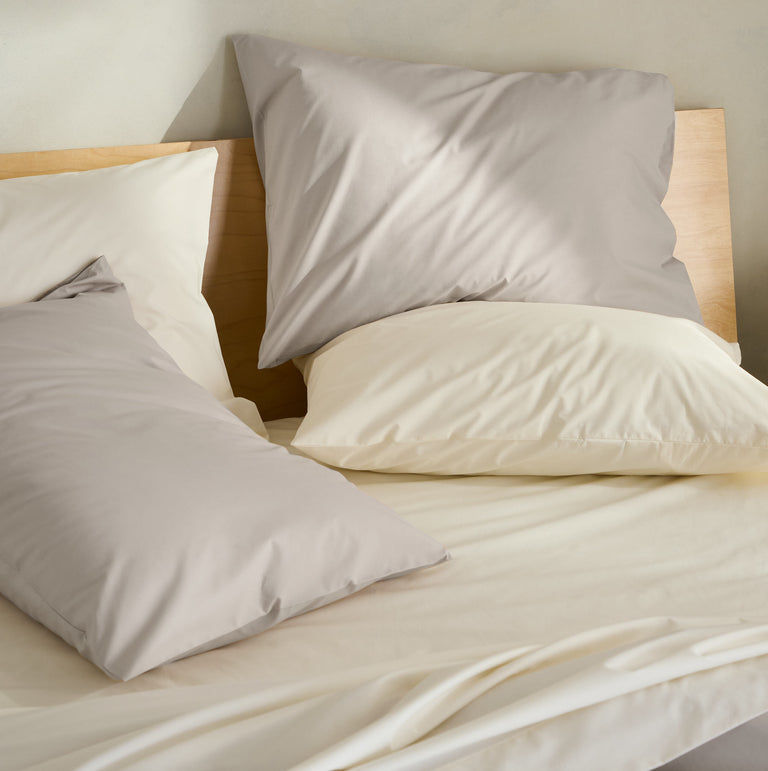 Luxury Percale Pillowcases Size King in Grey by Brooklinen
