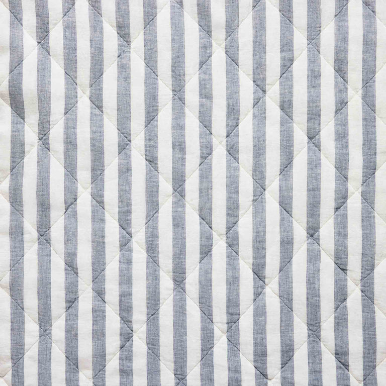 Linen Quilt Size King/Cali King in Reversible Indigo Mixed by Brooklinen