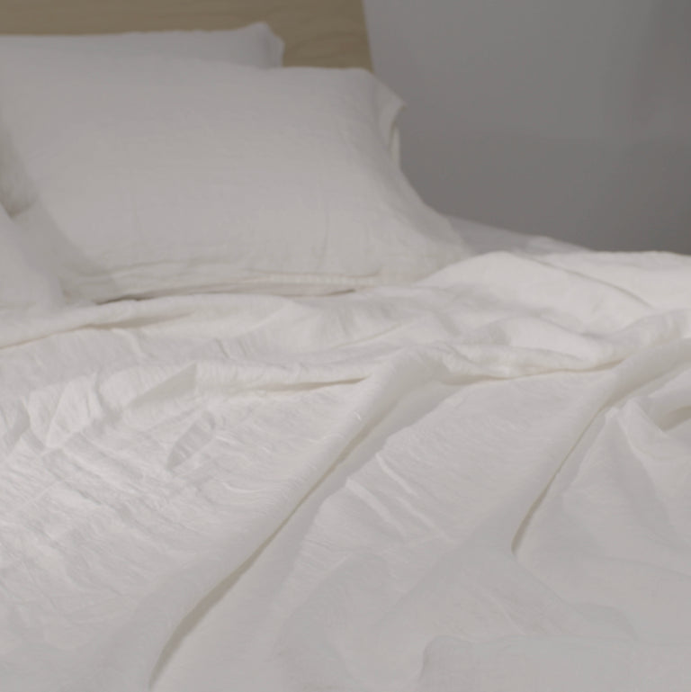 Soft & Airy Linen Fitted Sheet Size Queen in White by Brooklinen