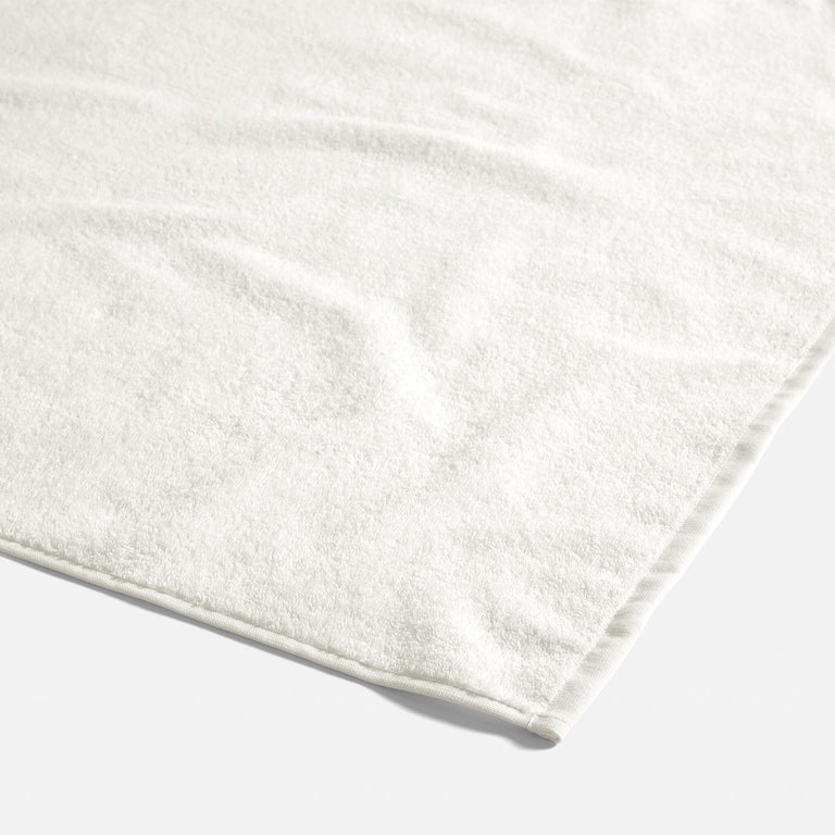 https://www.brooklinen.com/cdn/shop/products/ultralight-cream-texture_595ec206-7924-40dc-a125-6364a62bb664_768x.progressive.jpg?v=1661440524