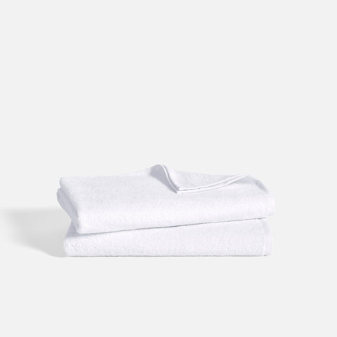 https://www.brooklinen.com/cdn/shop/products/ultralight_bath_towel_white_large.jpg?v=1695751201